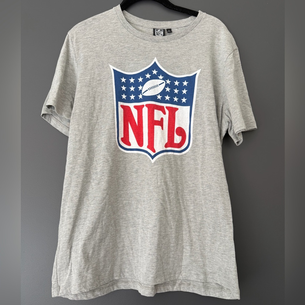 NFL Team Apparel Gray Short Sleeve Shirt